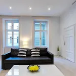 Apaczai Deluxe Apartments